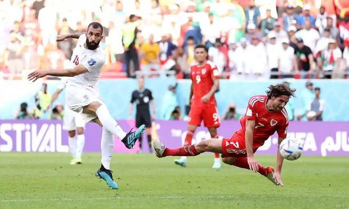 Cheshmi ghi bàn thắng lịch sử cho Iran