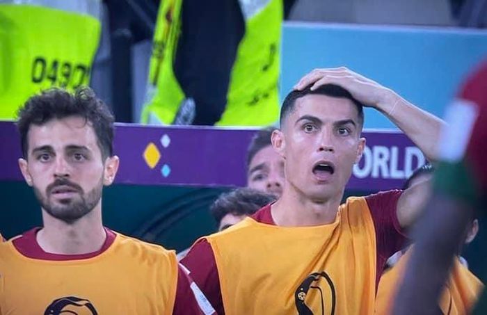Phản ứng của Ronaldo khi Diogo mắc lỗi.