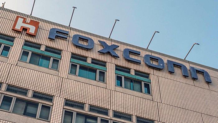  Khoản tiền đền bù của Foxconn có thể khiến nhiều công nhân hài lòng và giúp đỡ họ trong quá trình về quê. Ảnh: Bloomberg. 