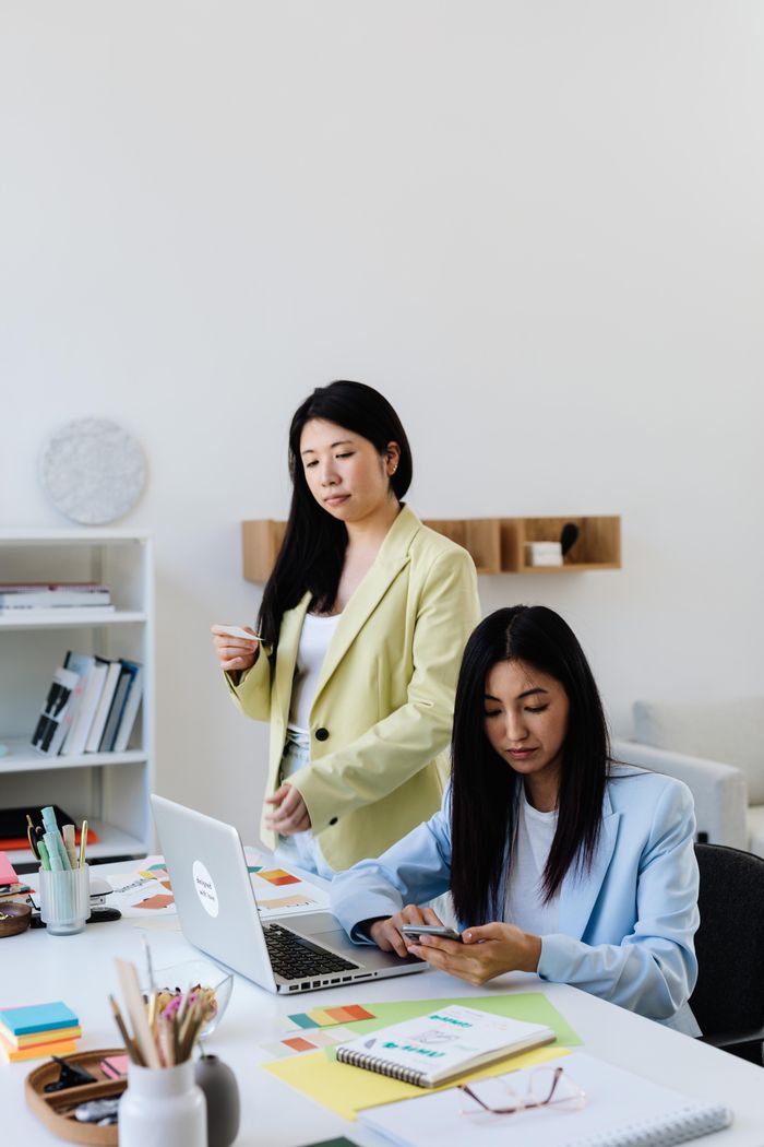 Bạn hãy cố gắng chân thành và cam kết với các lời đề nghị của mình với sếp. Ảnh: Karolina Grabofthoowska/Pexels.