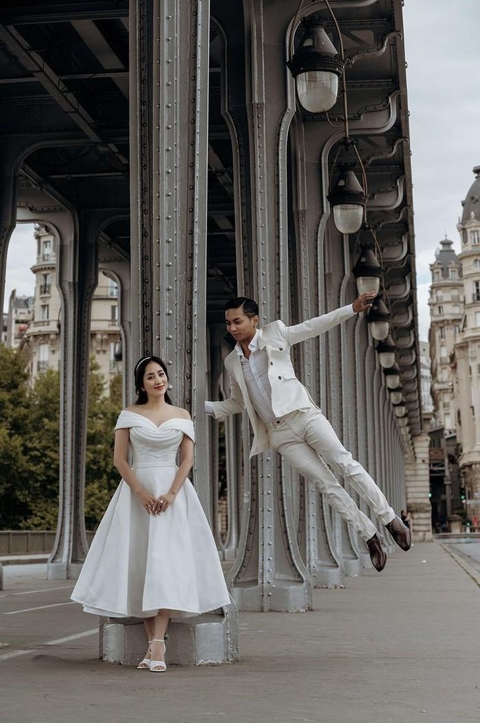 "Bình thường bà xã đã đẹp nên khen xinh đẹp nữa thành ra bị thừa. Không biết sử dụng từ gì cho hợp lý, chỉ biết nói cô ấy quá lộng lẫy", Phan Hiển nói về vợ.