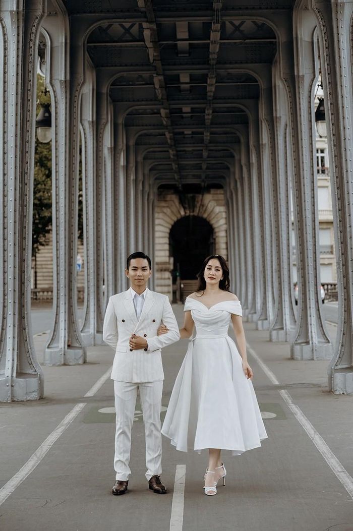Khánh Thi và Phan Hiển nói họ gần như vỡ òa khi nhìn thấy đối phương lần đầu diện trang phục cưới.