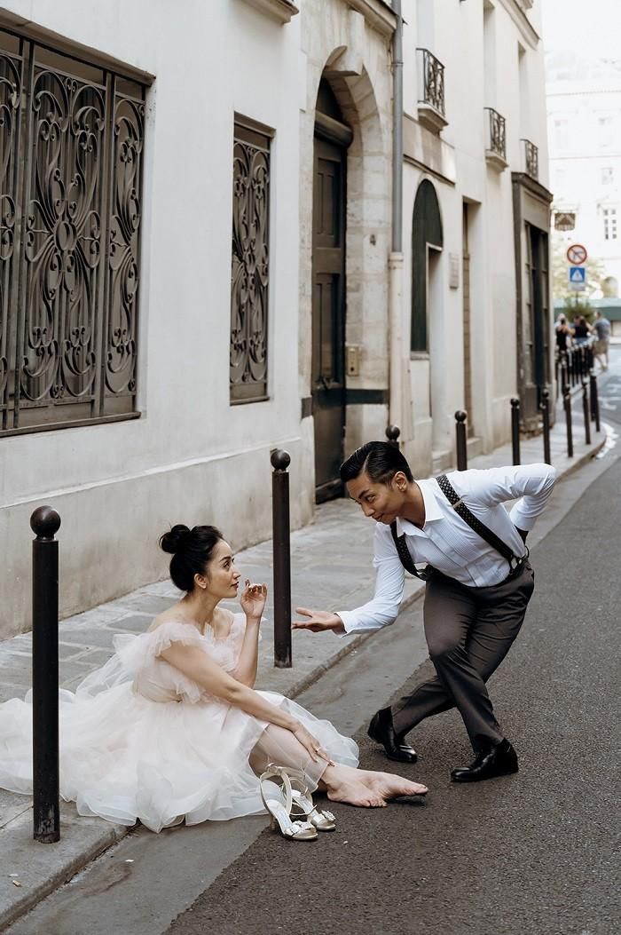 Anh tiến tới làm quen, khiến cho cuộc sống của cô những ngày tháng sau đó trở nên màu sắc và rộn ràng hơn.