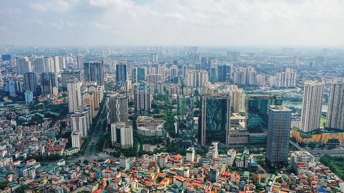 Nhiều nhà đầu tư nghe ngóng thị trường. (Ảnh: Hoàng Hà)