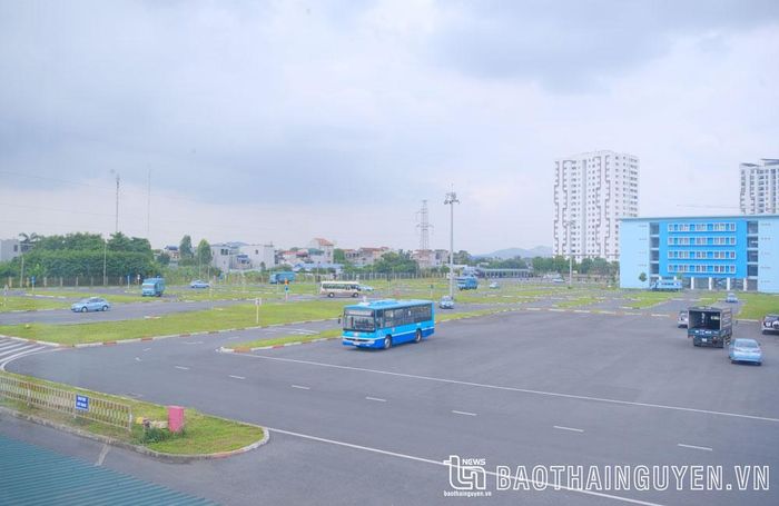 Theo quy định, các học viên sẽ được học 120 tình huống mô phỏng lái xe, trong đó có các tình huống lái xe trên cao tốc.