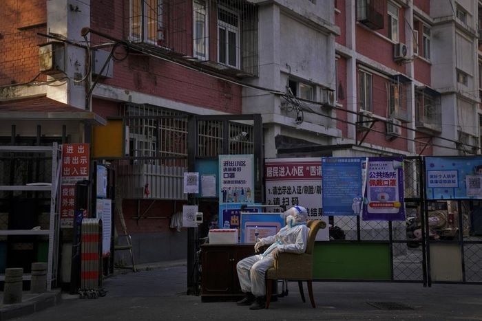 Những hạn chế được áp đặt tại các thành phố và thị trấn từ trung tâm sản xuất phía nam Quảng Châu đến phía bắc Bắc Kinh. Ảnh: AP.