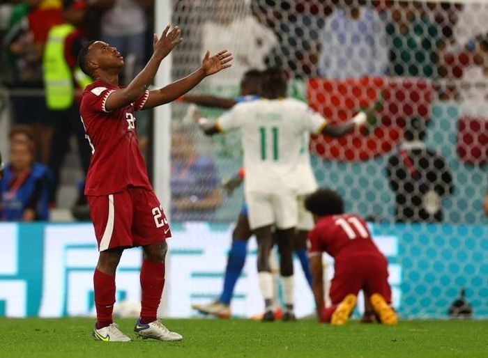 Cầu thủ Qatar thất vọng khi bị loại sớm khỏi World Cup mà họ là chủ nhà.