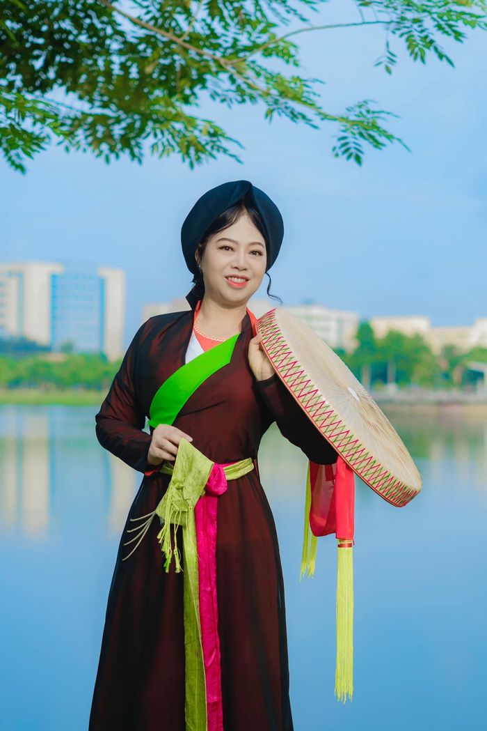NSND Thúy Hường trong loạt ảnh cô gái quan họ. 