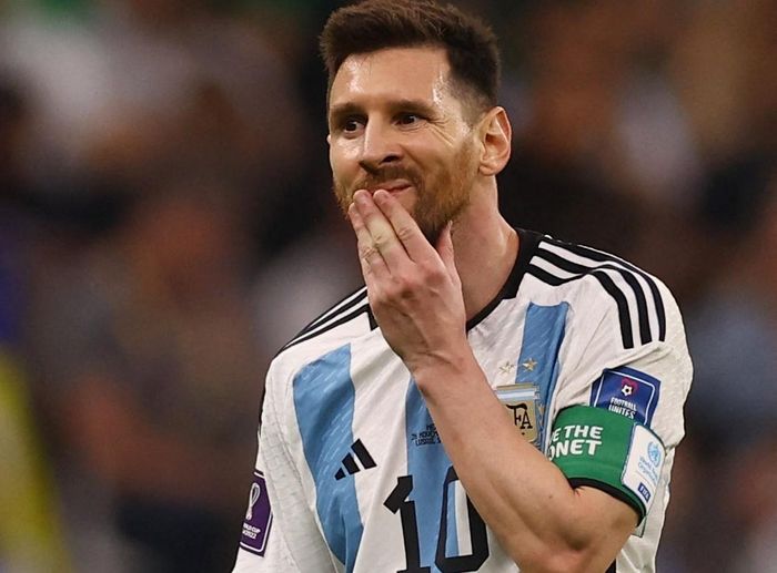 Messi cùng đồng đội bất lực trong hiệp một.