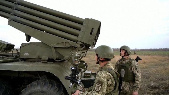 Ngoài ra, để bù đắp cho lượng đạn dược mà lực lượng vũ trang Ukraine tiêu thụ hàng ngày, NATO có thể thu xếp sản xuất đạn pháo cỡ 122 mm và 152 mm ở Đông Âu. Tuy nhiên, cũng không còn nhiều nước duy trì dây chuyền sản xuất trong tình trạng sẵn sàng tái khởi động.