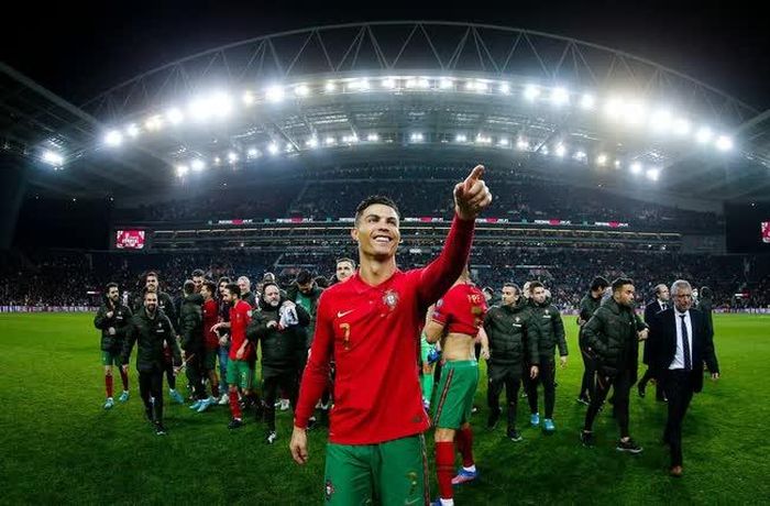 Ronaldo vẫn ngủ ngon, ra sân và ghi bàn