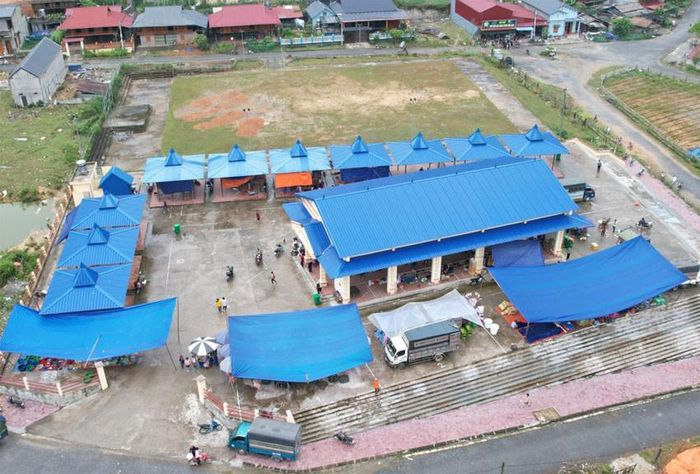 Chợ Bản Liền sau khi được tu sửa, nâng cấp.