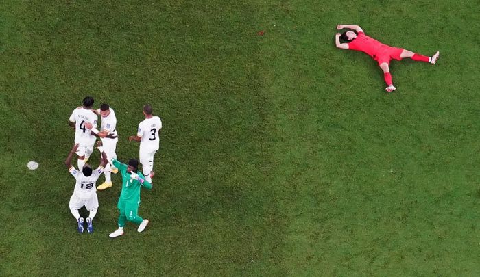  Cánh cửa đi tiếp của Hàn Quốc ở World Cup 2022 còn rất hẹp. Ảnh: Reuters. 