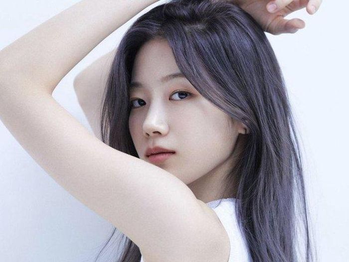 Kazuha được chú ý ngay khi ra mắt nhờ ngoại hình giống nữ thần Suzy