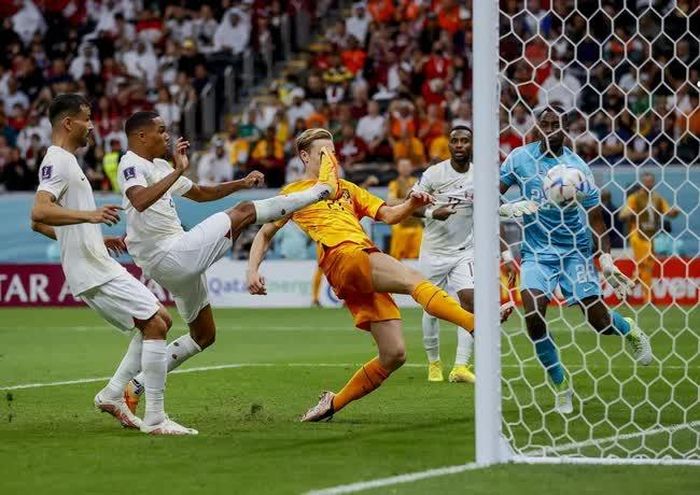 De Jong nhân đôi cách biệt cho Hà Lan