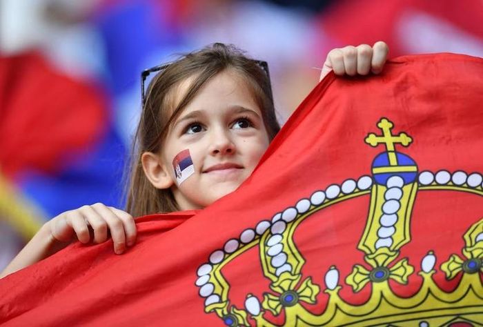 Cổ động viên nhí Serbia