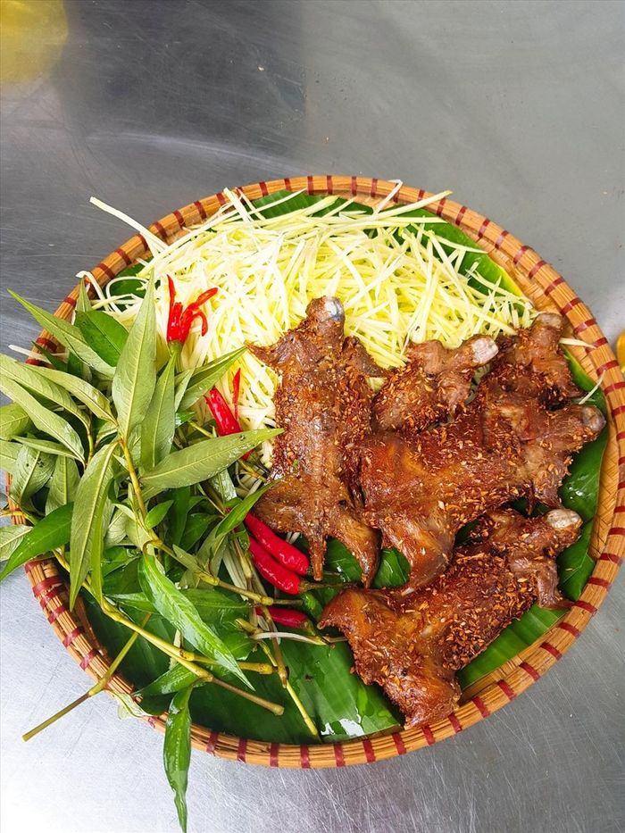 Trên thị trường, khô chuột đồng có giá lên tới 400.000 đồng/kg. Ảnh: Lao động