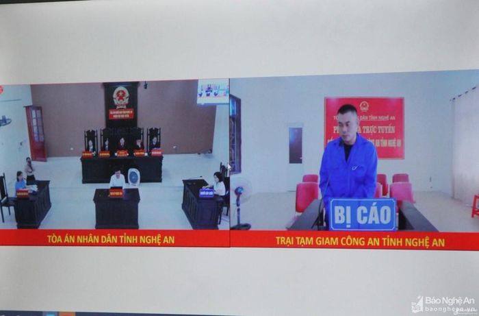 Toàn cảnh phiên tòa xét xử trực tuyến. Ảnh: Trần Vũ