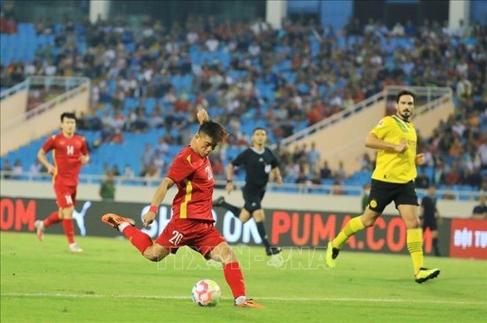 Phút 36, Tiến Linh ghi bàn san bằng tỷ số 1 - 1.