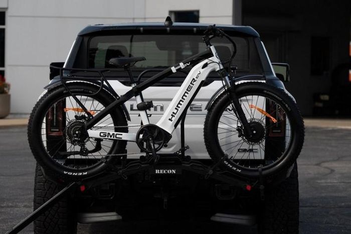 Hummer EV Ebike được xây dựng trên bộ khung AL 6061, với khối lượng xe đạt khoảng 43 kg, bao gồm cả bộ pin.