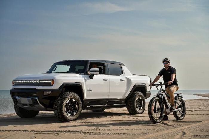 Ông Rich Latek - giám đốc tiếp thị của GMC - tin rằng sự ra đời của Hummer EV Ebike sẽ mở rộng khả năng khám phá những cung đường địa hình khác nhau cho khách hàng, dù bằng ôtô hay di chuyển cùng xe đạp.