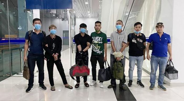 Di lý 3 đối tượng trốn truy nã về Hải Phòng.