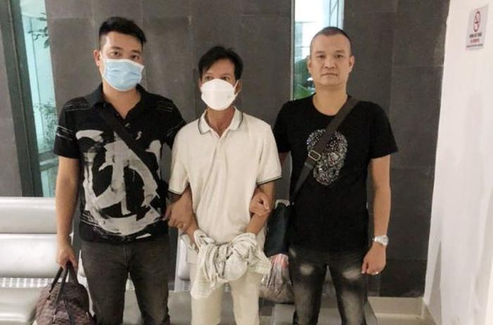 Tổ công tác Đội 6, Phòng Cảnh sát hình sự di lý đối tượng Trần Văn Thạch từ Đắk Lắk về Hải Phòng.
