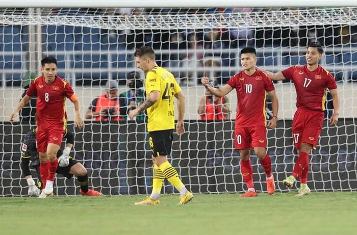 Tuấn Hải thể hiện bản lĩnh ở bàn ấn định chiến thắng 2-1 cho đội tuyển Việt Nam tối 30/11 ở sân Mỹ Đình. Ảnh: Hoàng Linh