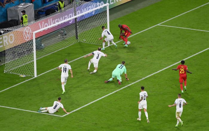 Lukaku từng hỏng ăn ở cự ly này khi đối đầu Italy tại tứ kết EURO 2020.