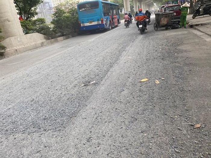 Đối với hợp phần 1, đơn vị thi công tiến hành cải tạo, chỉnh trang, thảm lại mặt đường.