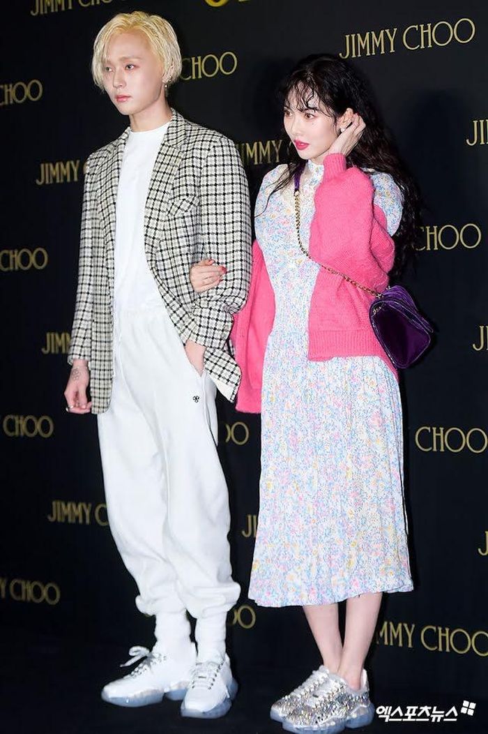 HyunA (phải) và DAWN (trái) trong lần xuất hiện đầu tiên trước công chúng sau khi công khai mối quan hệ