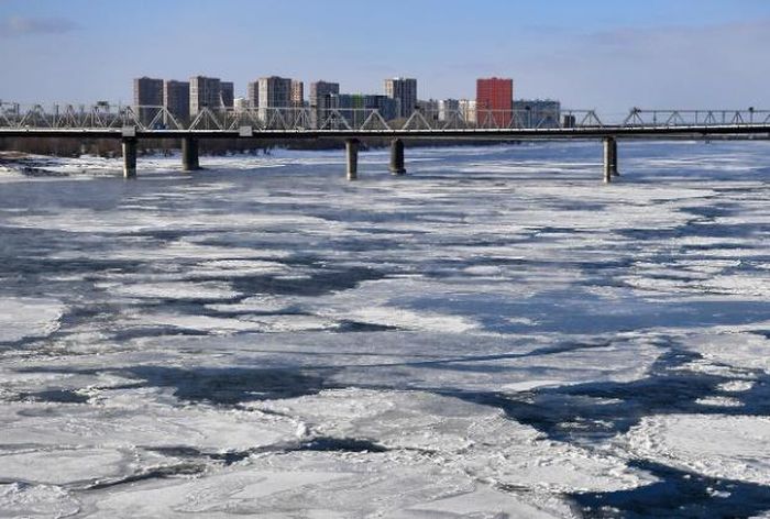 Thời tiết ở một thành phố khác của Siberia là Novosibirsk lạnh hơn một chút. Trời đang đóng băng và nhiệt độ trung bình khoảng -20°C. Vào cuối tháng 11, nhiệt độ là -28°C.