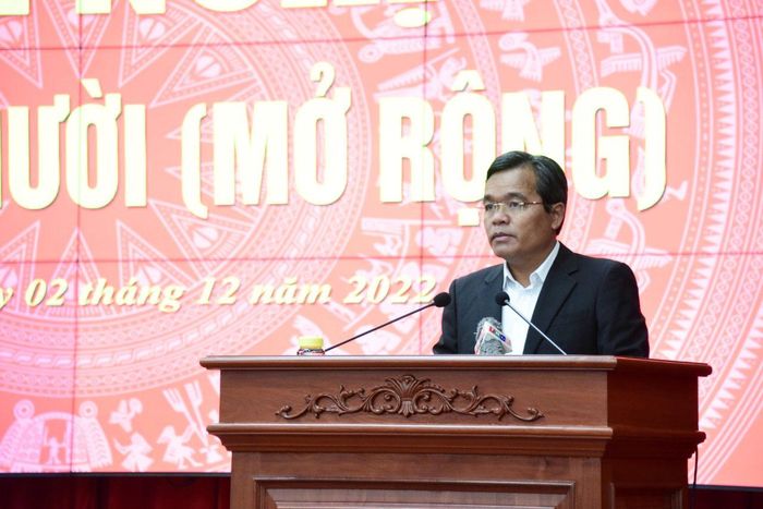 Ủy viên Ban Chấp hành Trung ương Đảng, Bí thư Tỉnh ủy, Chủ tịch HĐND tỉnh Hồ Văn Niên phát biểu khai mạc hội nghị. Ảnh: Đức Thụy