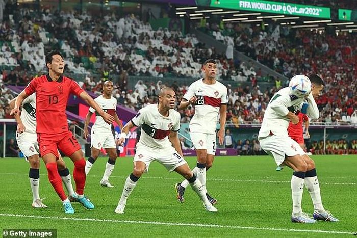 Sai lầm của Ronaldo góp phần giúp Hàn Quốc đi tiếp