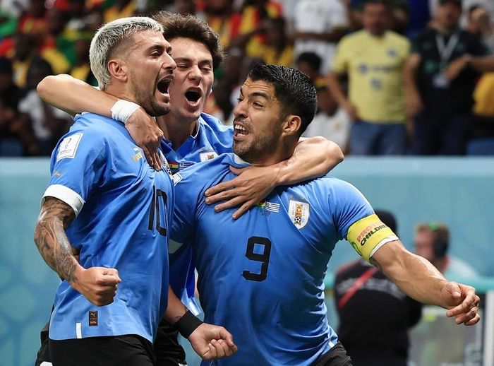 Uruguay đang dẫn Ghana 2-0, cơ hội vào vòng 1/8 đang rất rõ ràng