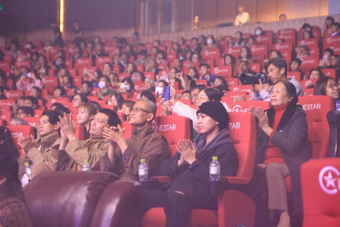Khán giả đến kín Nhà hát Đà Lạt Opera House theo dõi 2 vở diễn