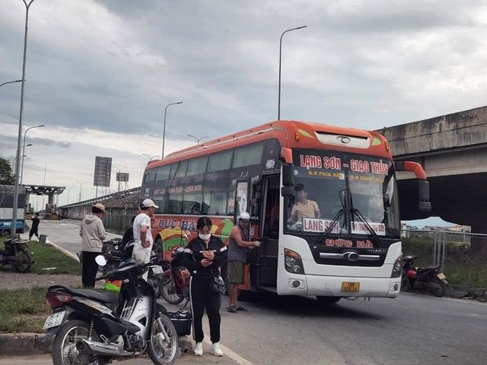 Tình trạng xe khách "bỏ bến chạy dù" tiềm ẩn nhiều hệ lụy.
