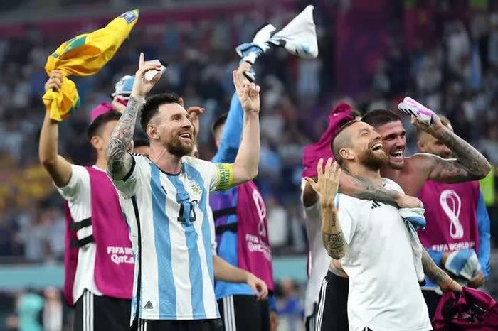 Messi khiến các đồng đội được nhảy múa và ăn mừng