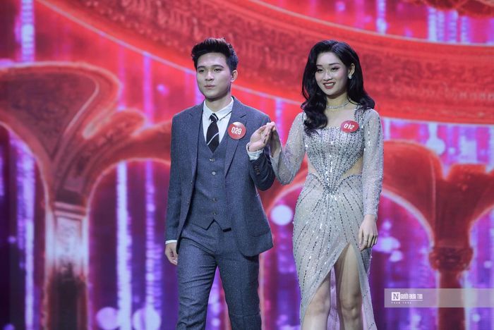 Phần thi trang phục dạ hội của các thí sinh