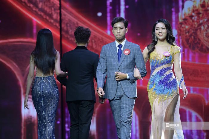 Trong đêm chung kết, 20 thí sinh (10 nam, 10 nữ) đã tranh tài qua 3 vòng thi chào hỏi, trình diễn tranh phục (gồm trang phục truyền thống và dạ hội) và ứng xử.