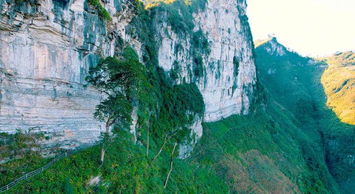  Vách đá trắng - nơi thu hút những tâm hồn yêu thích phiêu lưu. 