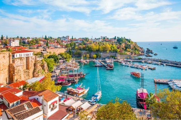 Antalya được mệnh danh là "thủ đô du lịch của Thổ Nhĩ Kỳ" (Ảnh: Trip).