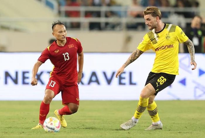Trận đấu với Borussia Dortmund hóa ra lại chính là lời chia tay ĐTQG của Trọng Hoàng (13). Ảnh: Hoàng Linh