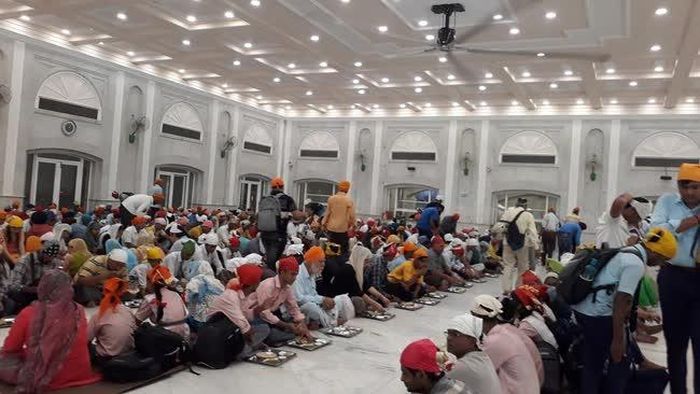 Bữa ăn từ thiện tại Guru Ka Langar