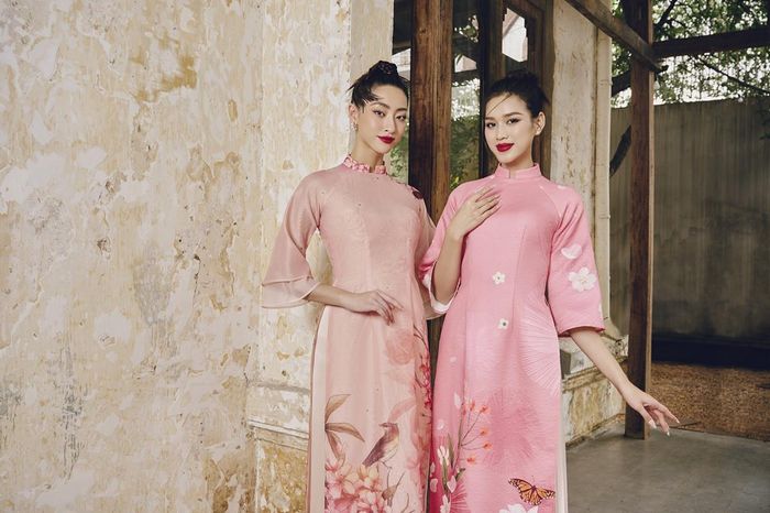 NTK lựa chọn những gam màu nhẹ nhàng trên chất liệu organza, gấm, lụa cao cấp và tinh tế như tím hoa cà, xanh ngọc bích, hồng thạch anh, xanh thiên thanh, đỏ hoàng bào….. mang đến không khí trọn vẹn ngày đầu năm mới và khí chất cao quý của người phụ nữ.