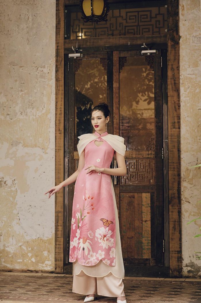 Đỗ Thị Hà sinh năm 2001, đến từ Thanh Hóa, sinh viên Đại học Kinh tế Quốc dân. Trước khi đến với Hoa hậu Việt Nam 2020, cô từng tham dự Hoa khôi Sinh viên tại trường Đại học và dừng chân ở Top 45. Hiện tại, cô đang ở trong những ngày cuối cùng của nhiệm kỳ Hoa hậu Việt Nam 2020.