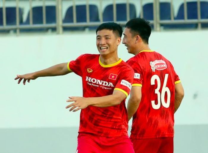 Bùi Tiến Dũng hứng khởi trở lại tập luyện cùng đồng đội