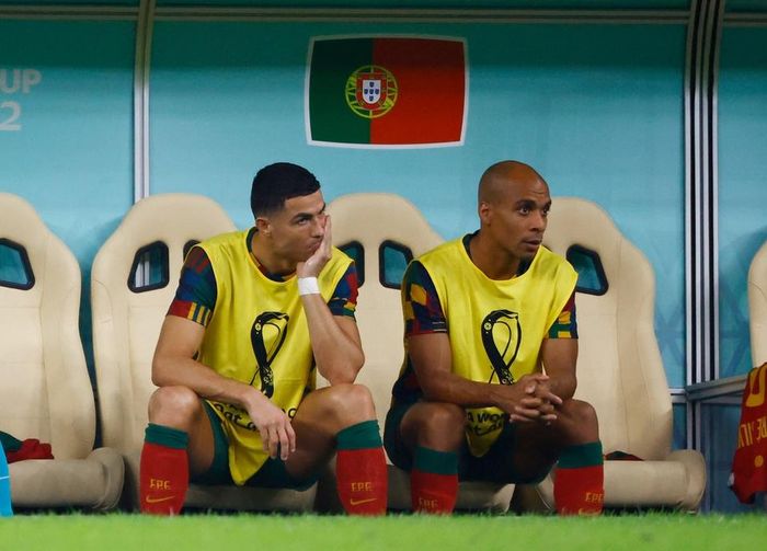 Ngồi trên ghế dự bị, Ronaldo vẫn thu hút phần lớn sự quan tâm của giới truyền thông. Ảnh: ESPN.