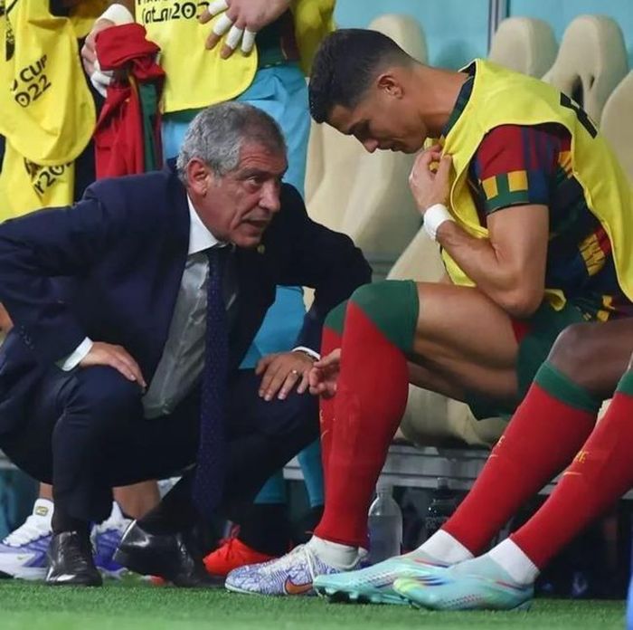 Santos đã chịu đủ những hành vi của Ronaldo, và bây giờ có vẻ như đang cố gắng đưa đội bóng tiến lên mà không cần sự góp mặt của tiền đạo 37 tuổi