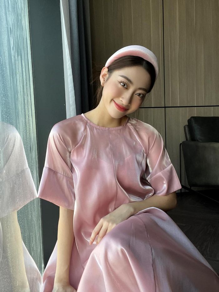 Nhan sắc ngọt ngào, trong trẻo của nàng hậu.